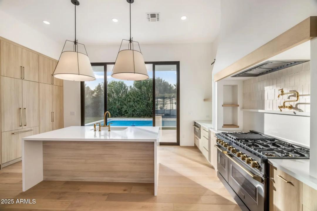 Real Estate Picture 13