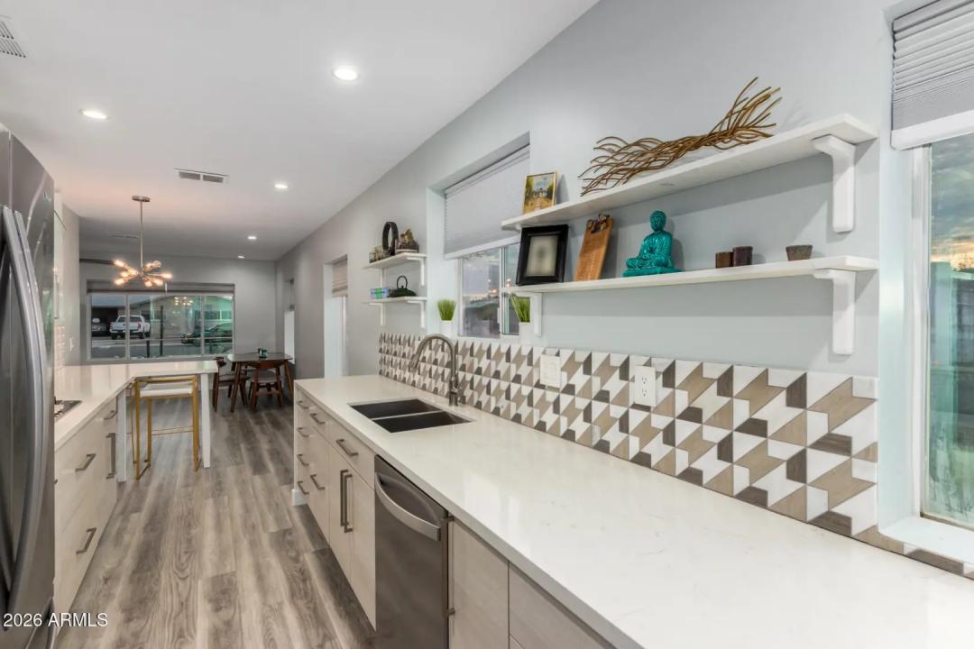 Real Estate Picture 8