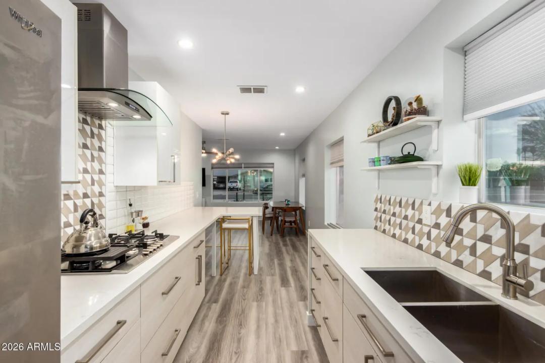 Real Estate Picture 9