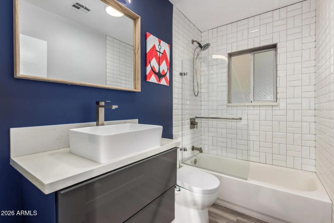 Real Estate Picture 11