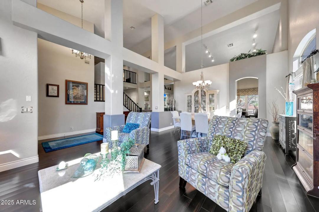 Real Estate Picture 11