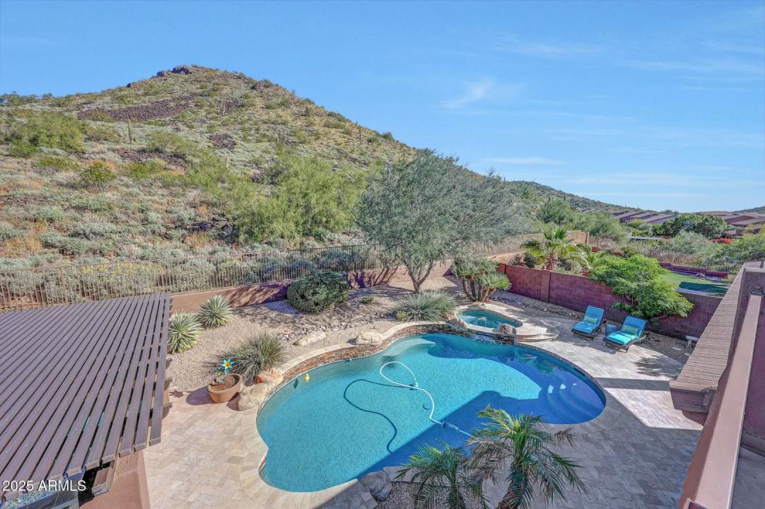 Real Estate Picture 7