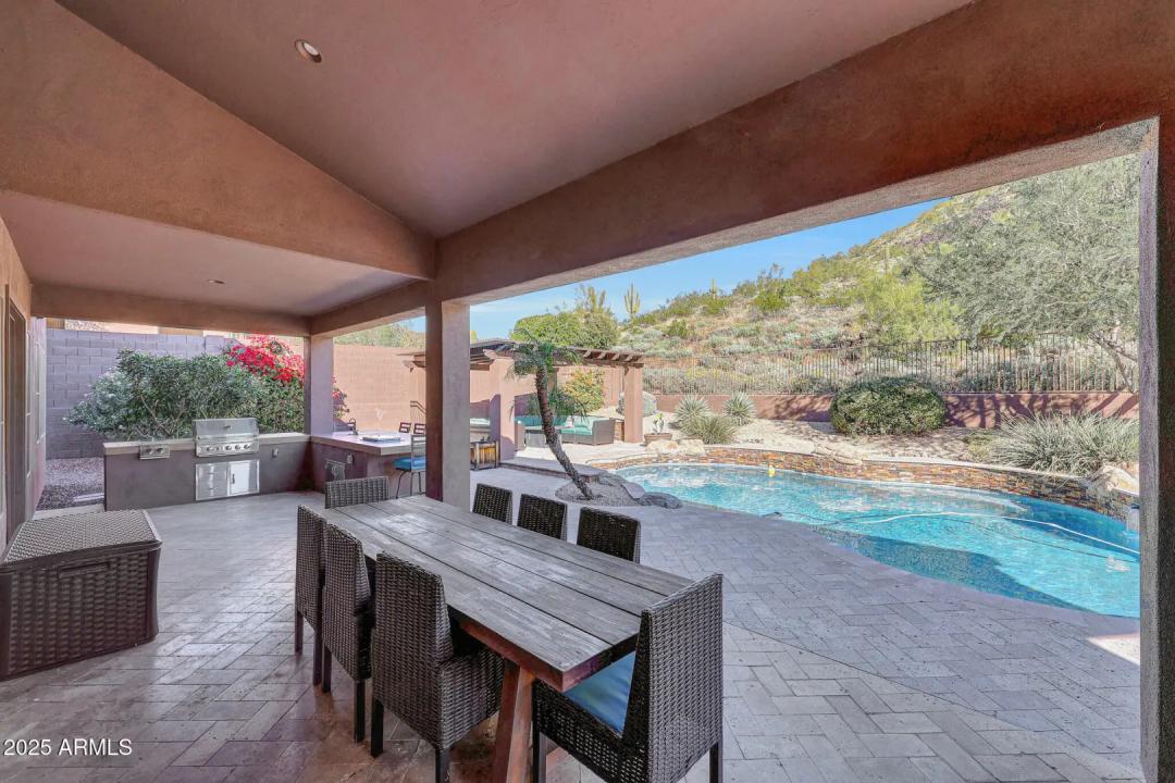 Real Estate Picture 3