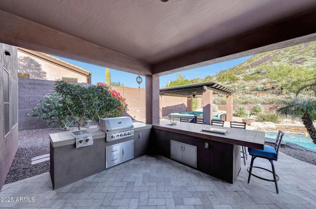 Real Estate Picture 4