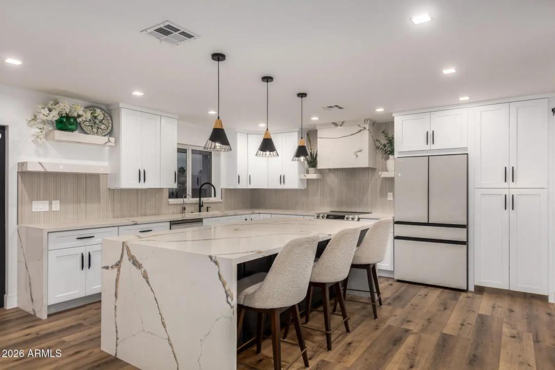 Real Estate Picture 6