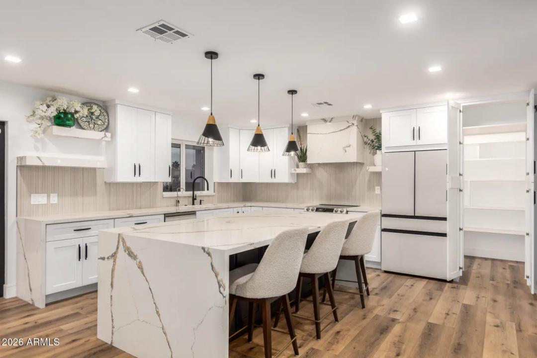 Real Estate Picture 7