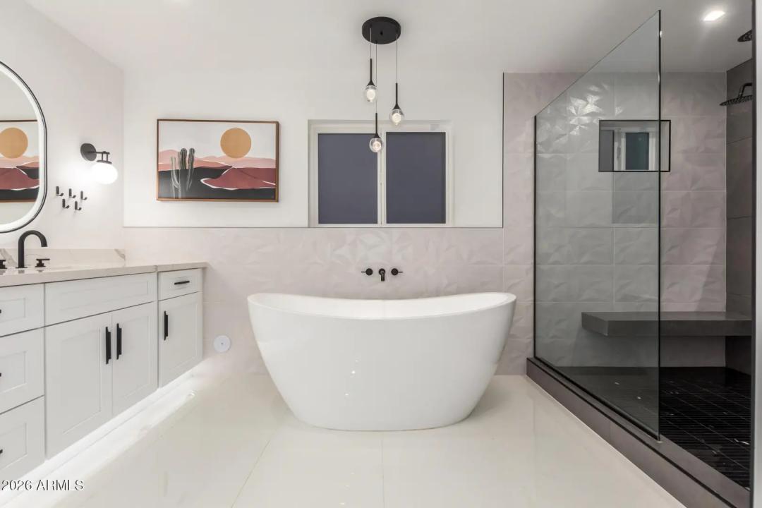 Real Estate Picture 4