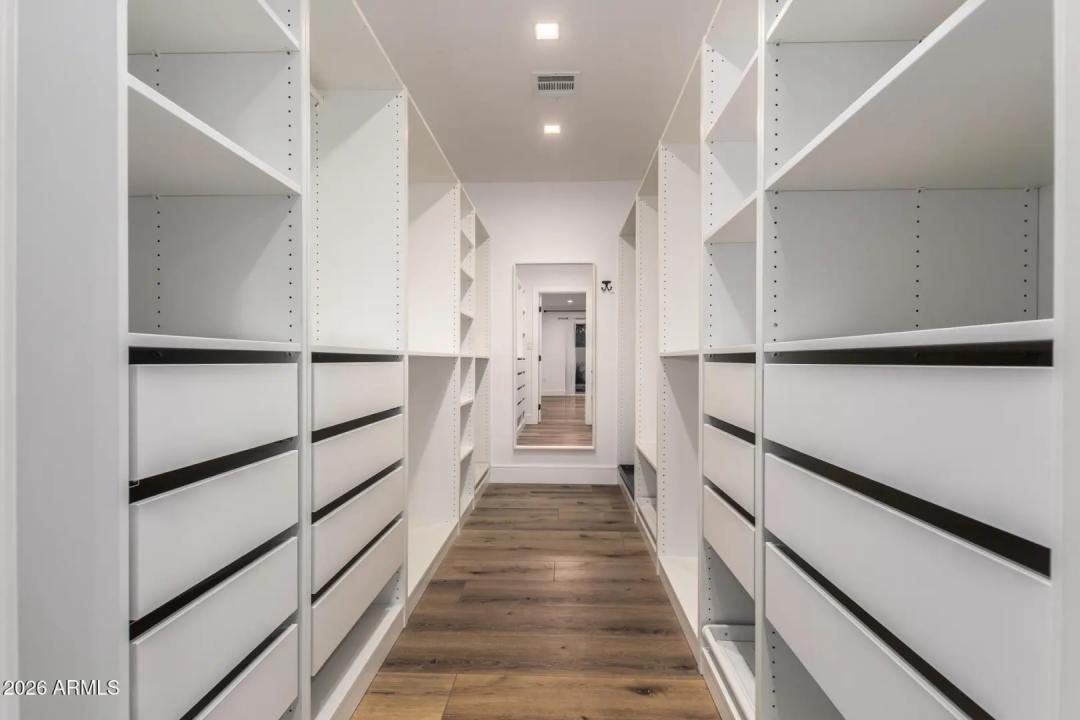 Real Estate Picture 17