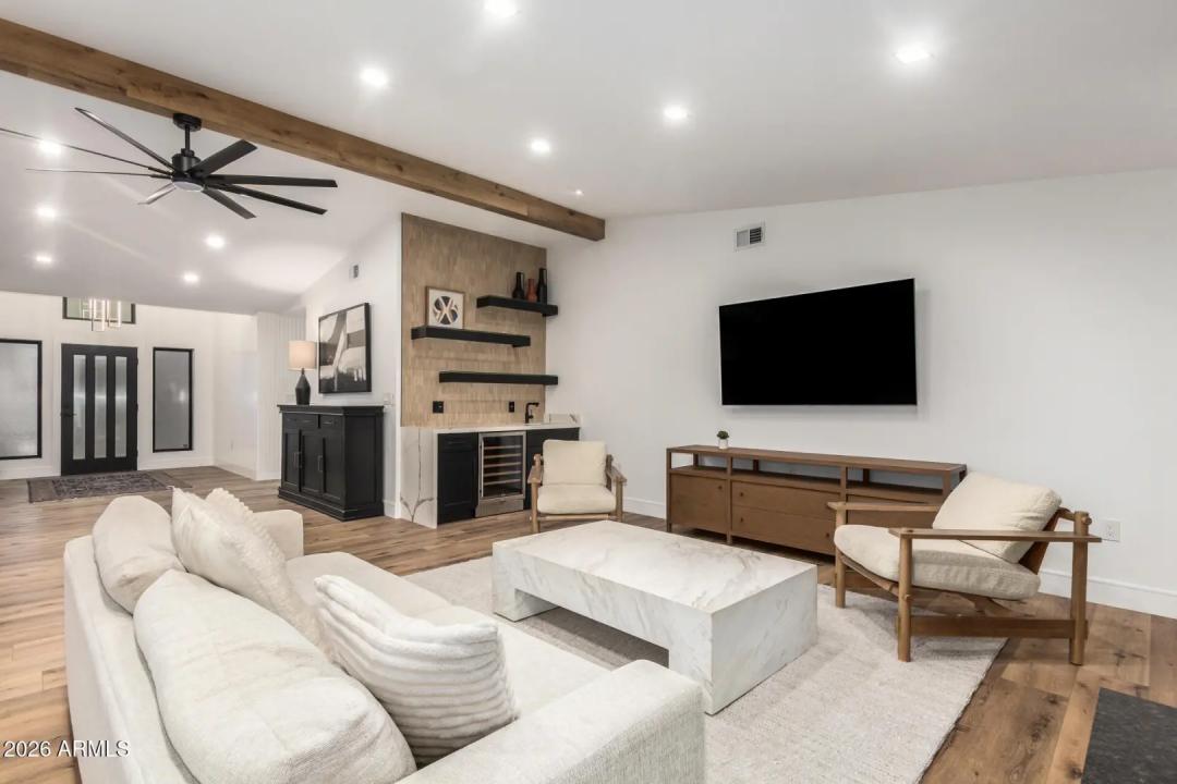 Real Estate Picture 10