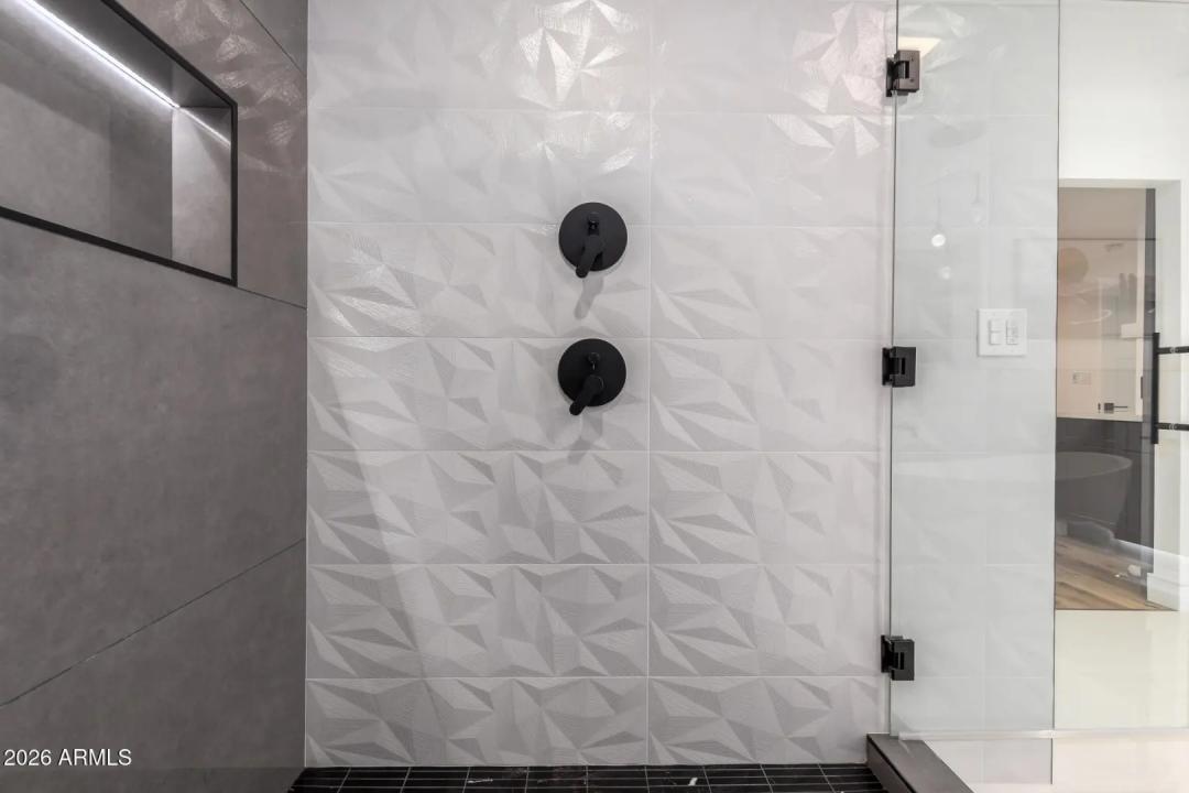 Real Estate Picture 16