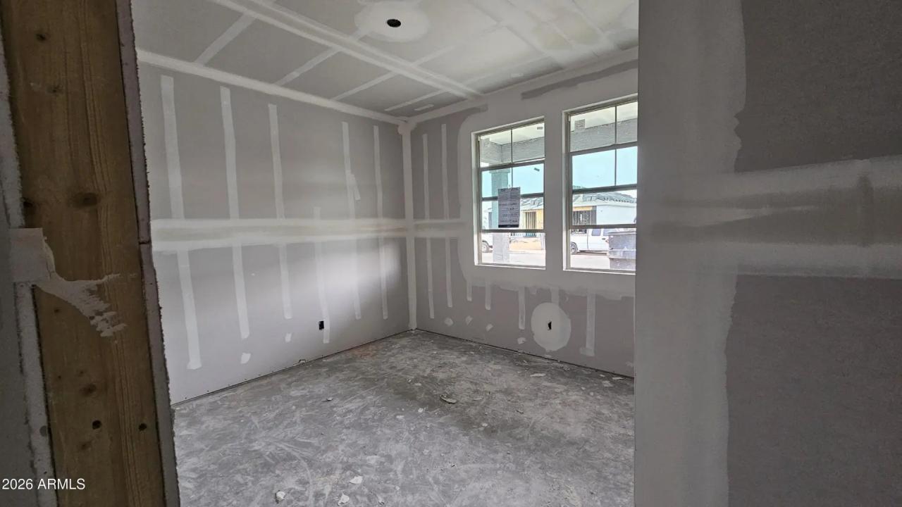 Real Estate Picture 4