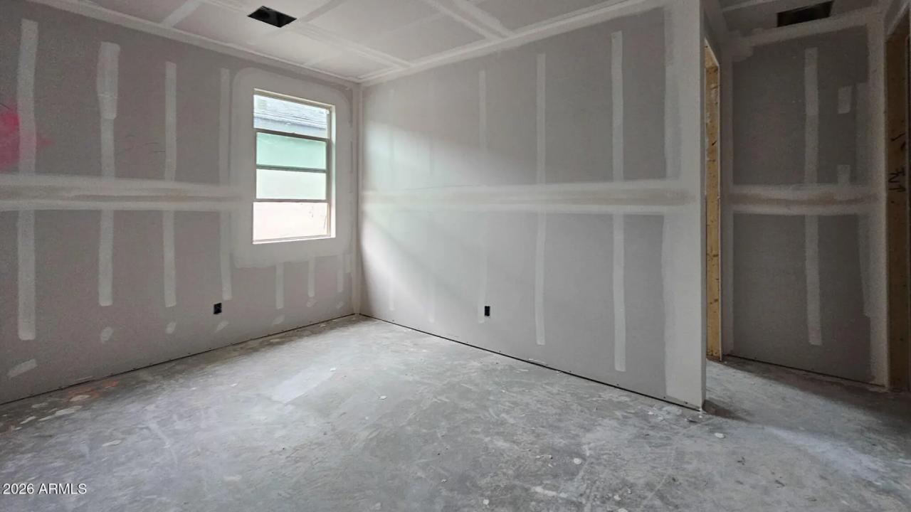 Real Estate Picture 3