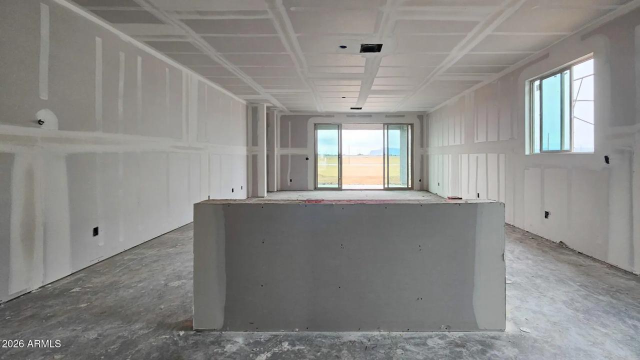 Real Estate Picture 4