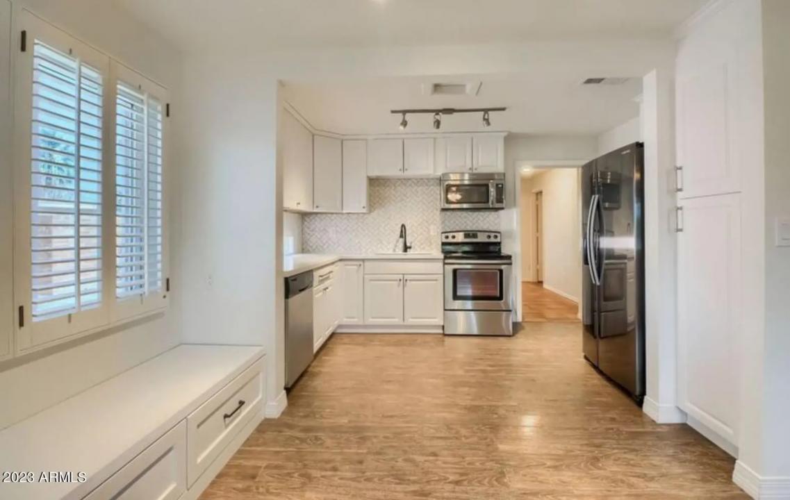 Real Estate Picture 3