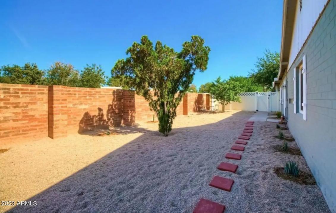 Real Estate Picture 7