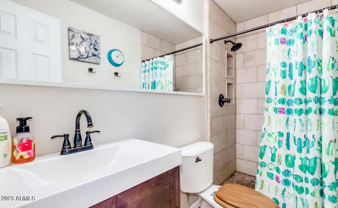 Real Estate Picture 8