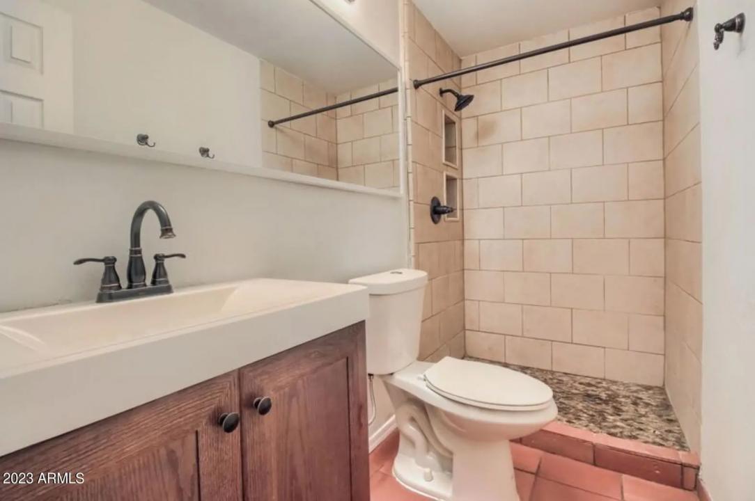 Real Estate Picture 17