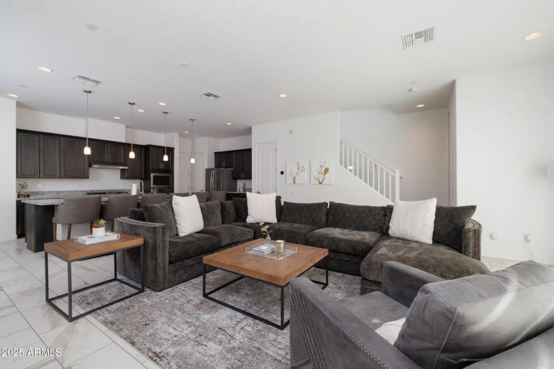 Real Estate Picture 4