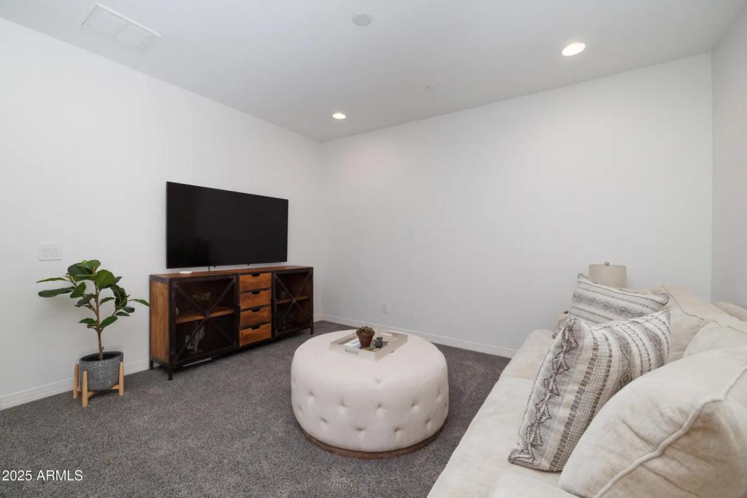 Real Estate Picture 12