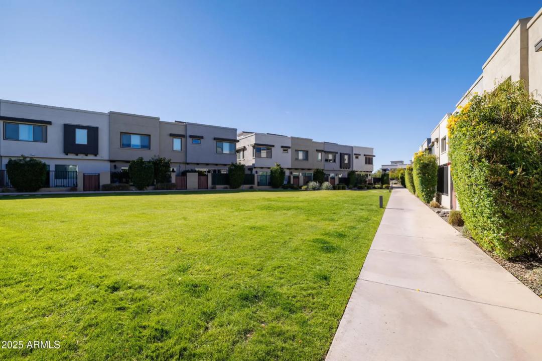 Real Estate Picture 32