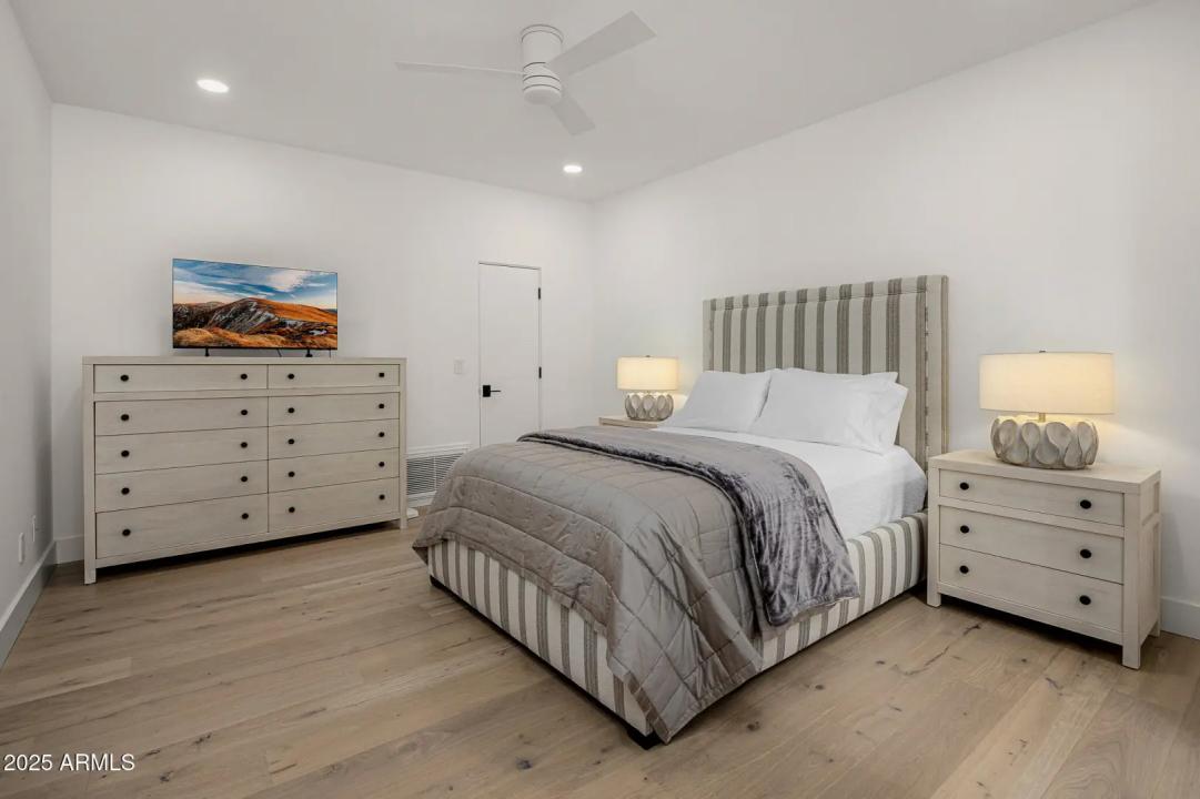 Real Estate Picture 15