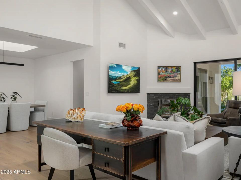 Real Estate Picture 4