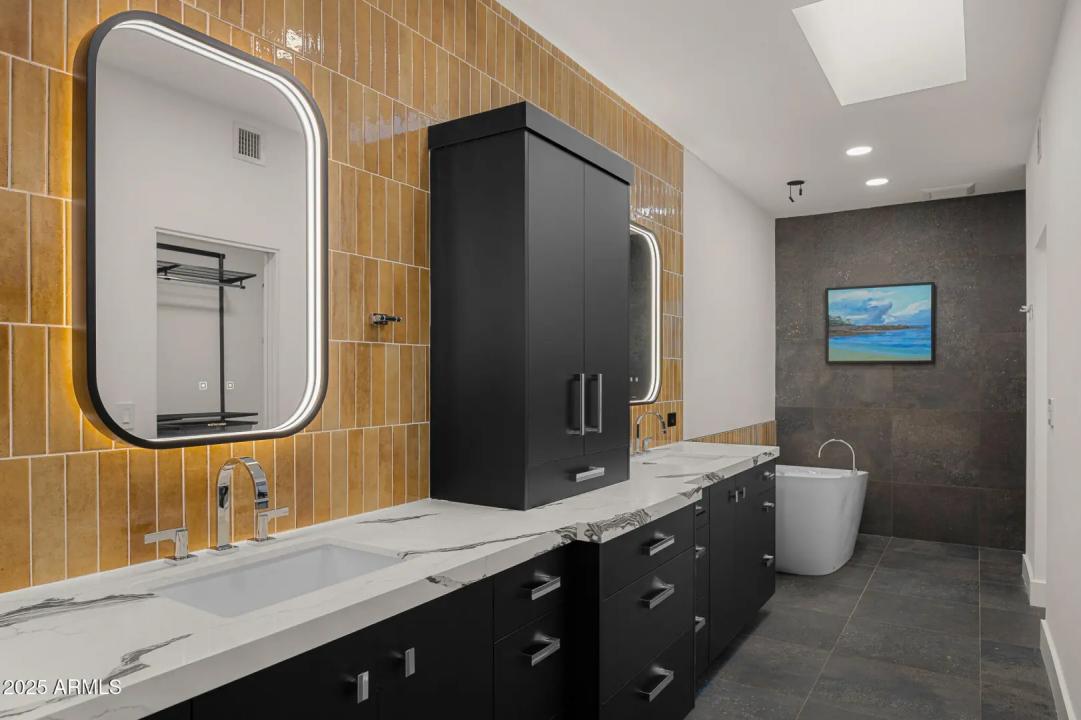 Real Estate Picture 12