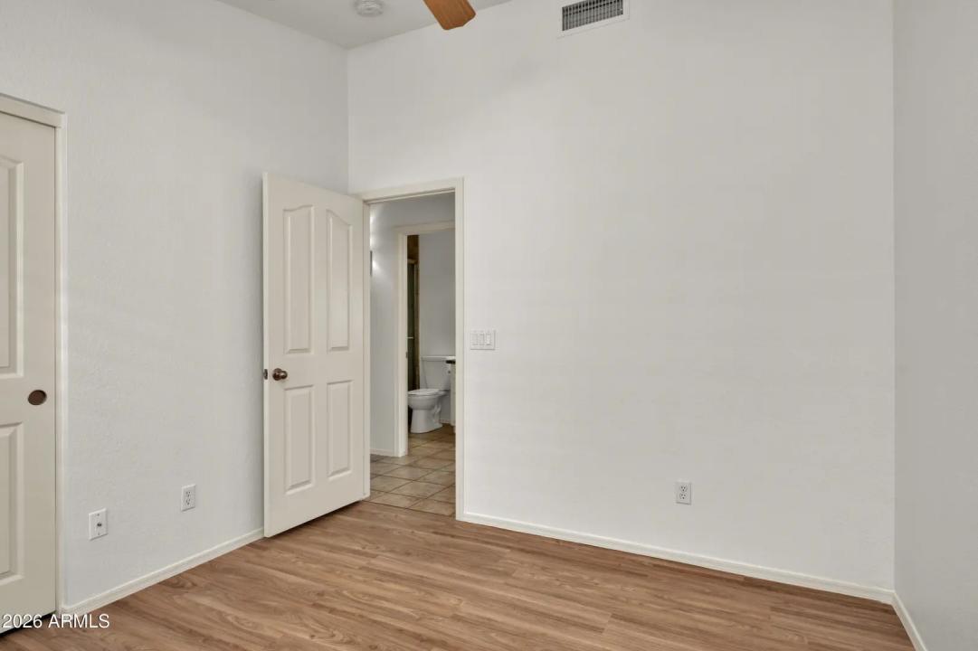 Real Estate Picture 22