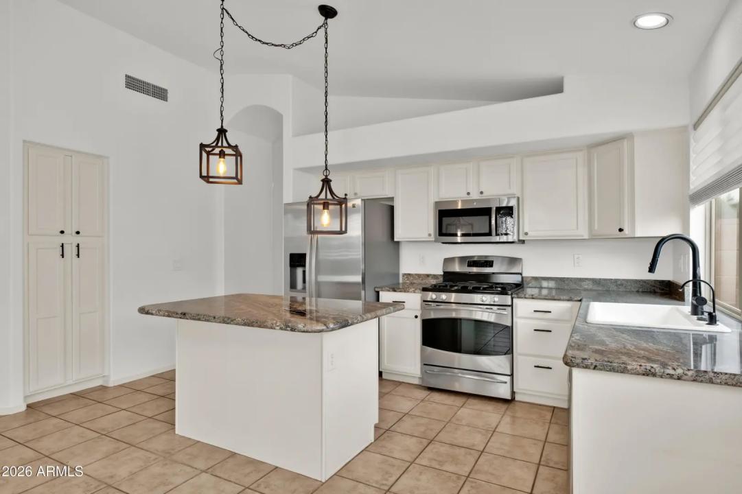 Real Estate Picture 8