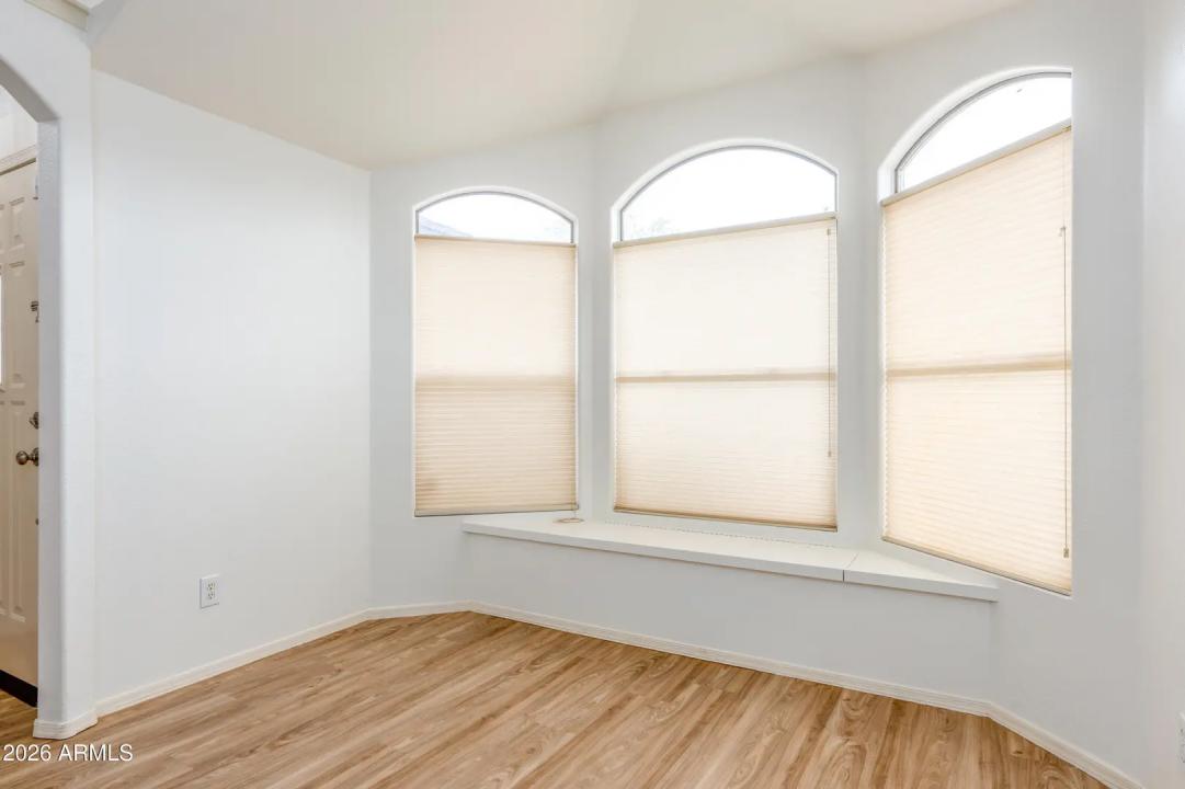 Real Estate Picture 4