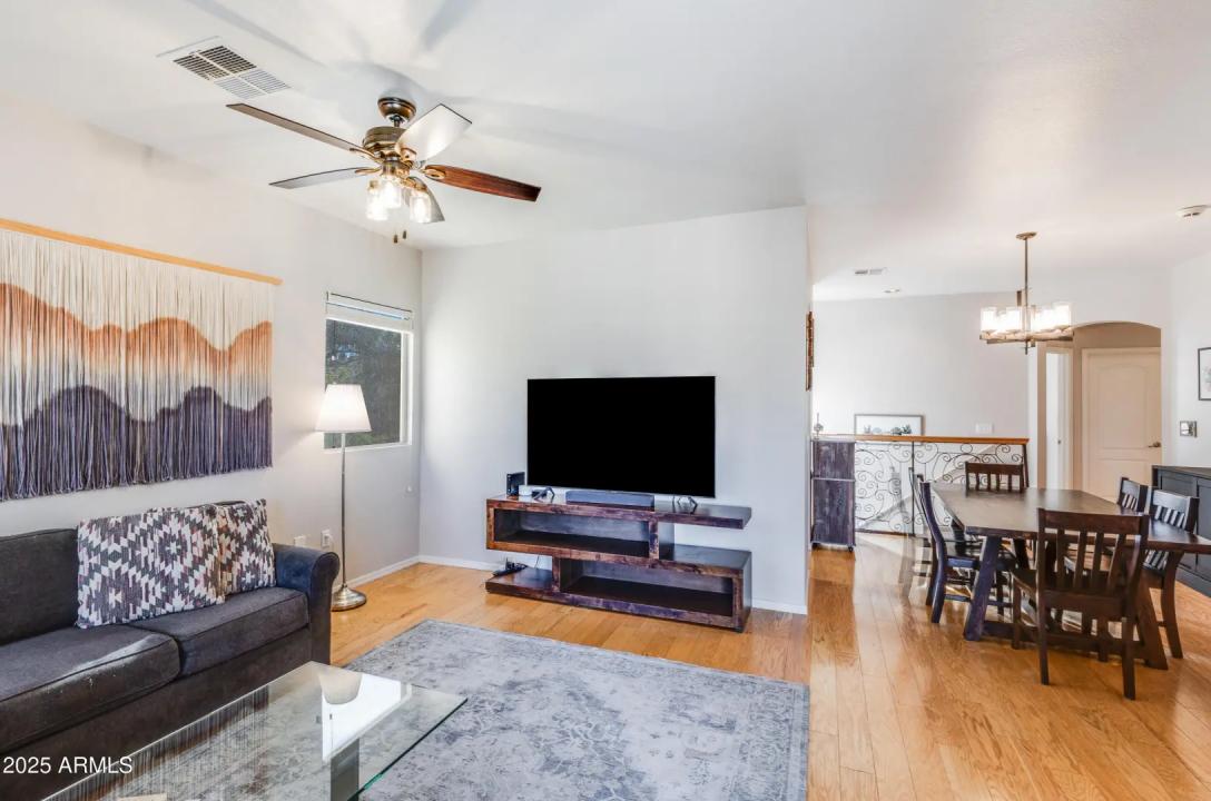 Real Estate Picture 6