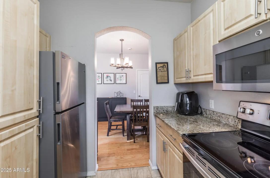 Real Estate Picture 12