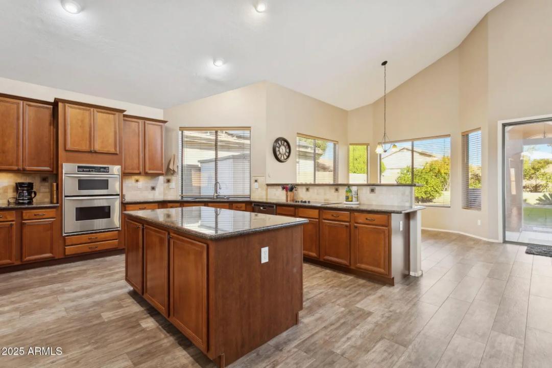 Real Estate Picture 4