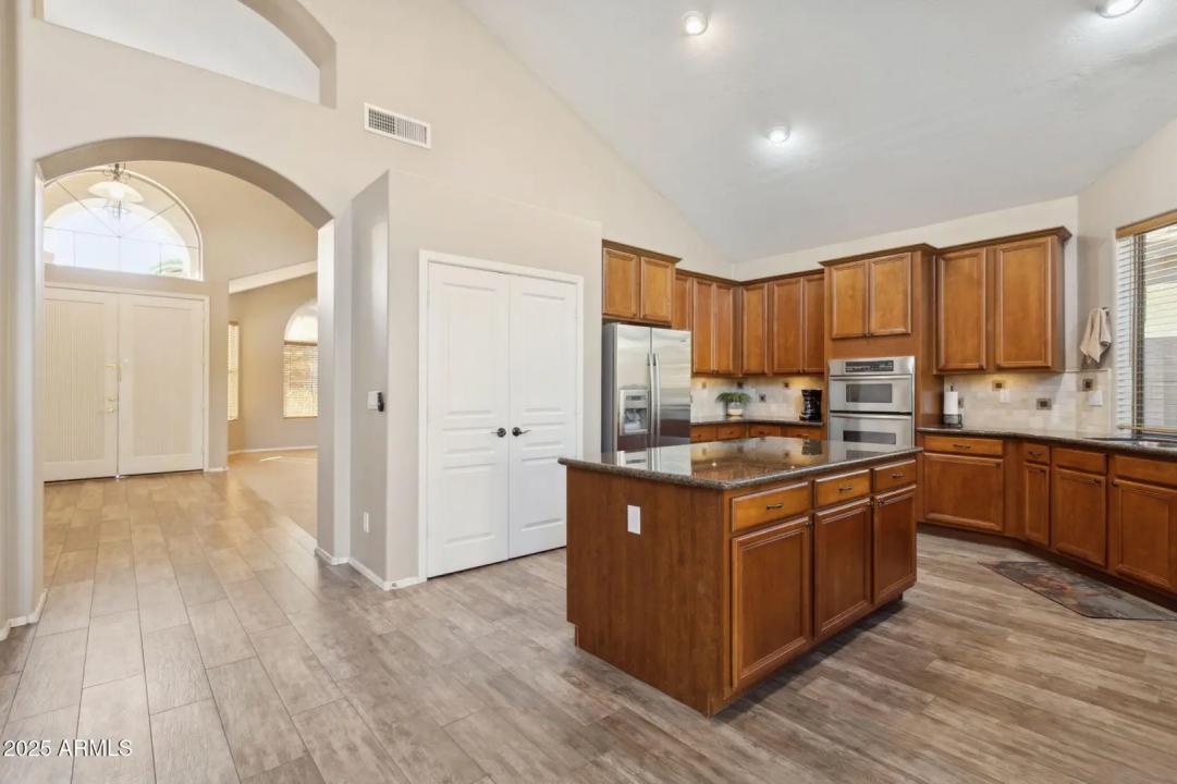 Real Estate Picture 5