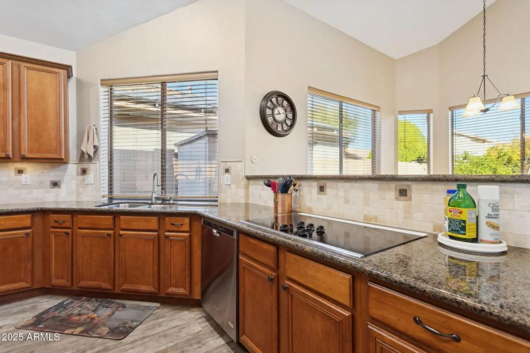 Real Estate Picture 7