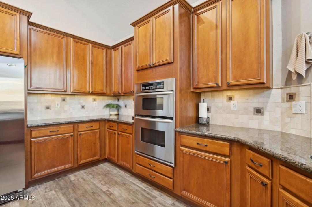 Real Estate Picture 8