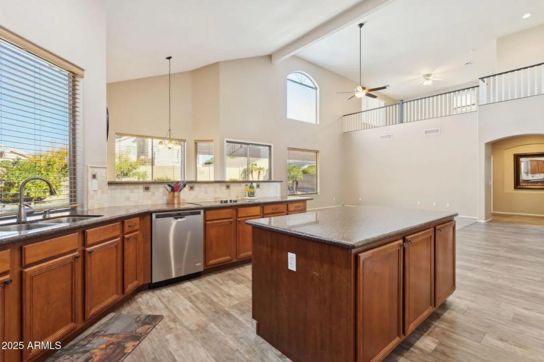 Real Estate Picture 9