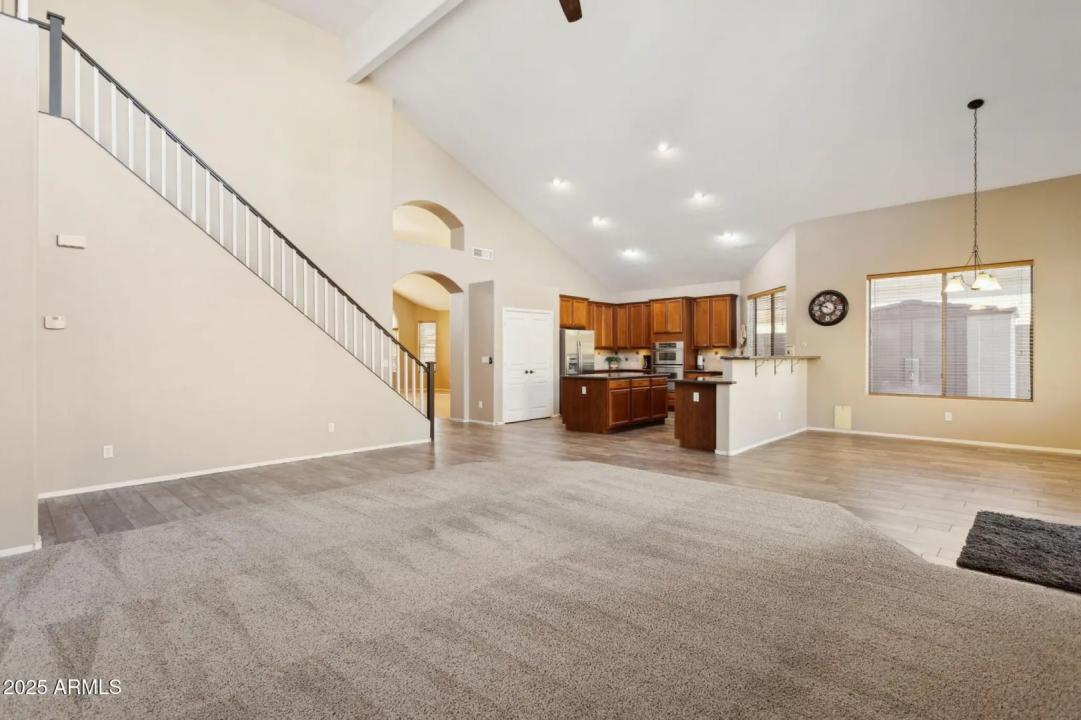 Real Estate Picture 12