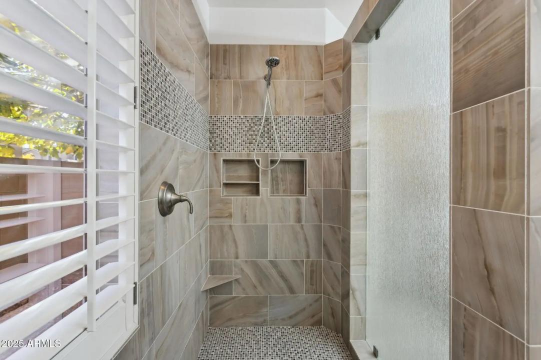 Real Estate Picture 16