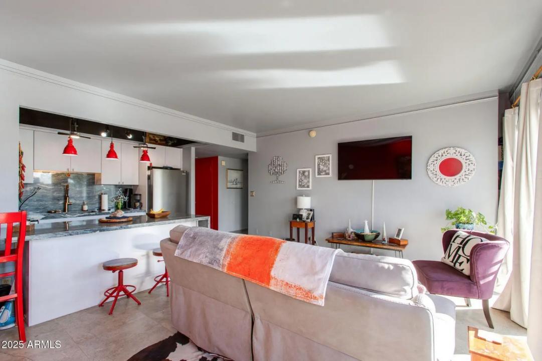 Real Estate Picture 4