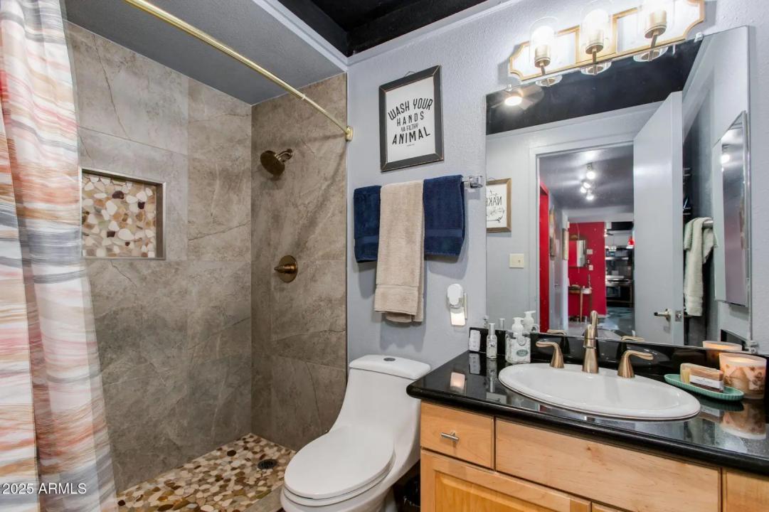 Real Estate Picture 7