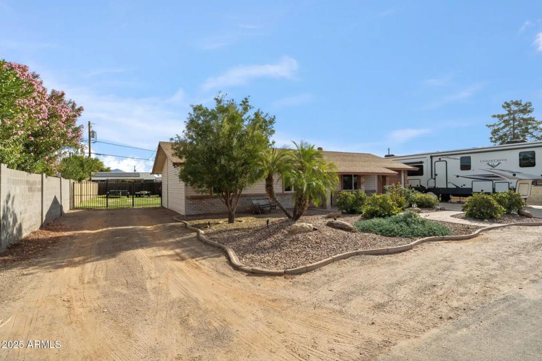 Real Estate Picture 3