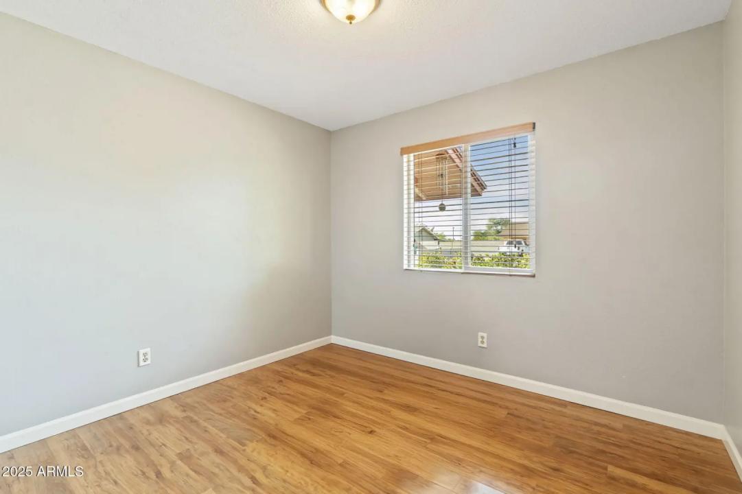 Real Estate Picture 14