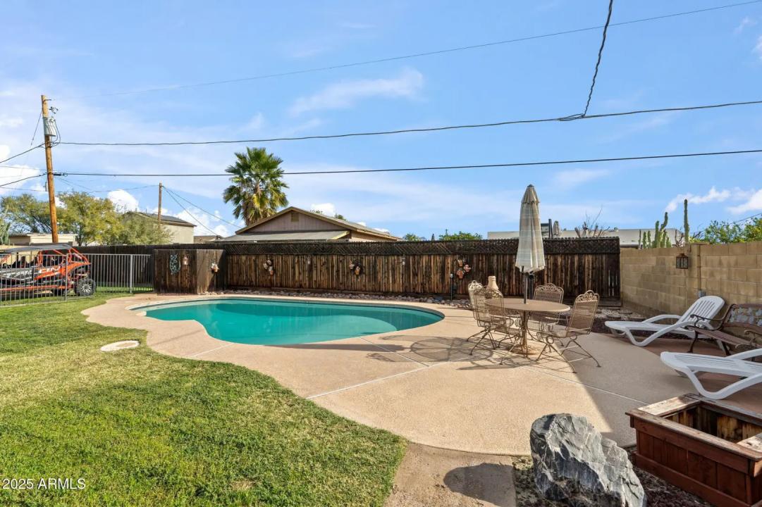 Real Estate Picture 25