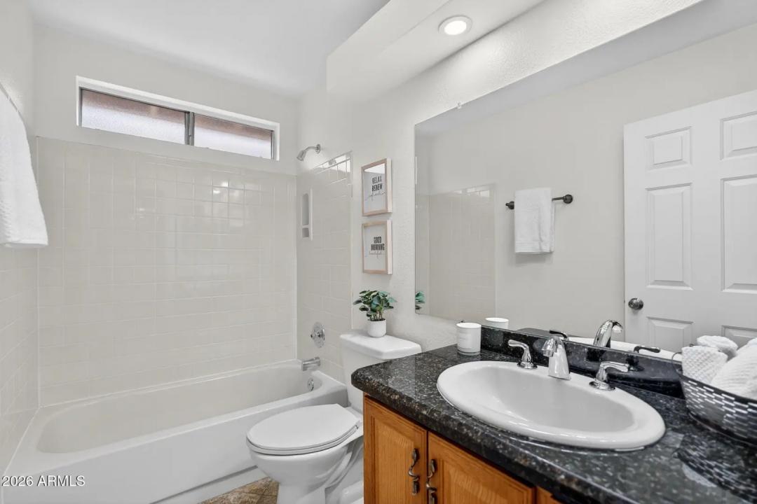 Real Estate Picture 14