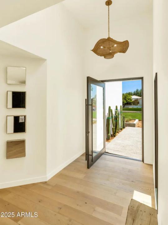 Real Estate Picture 7