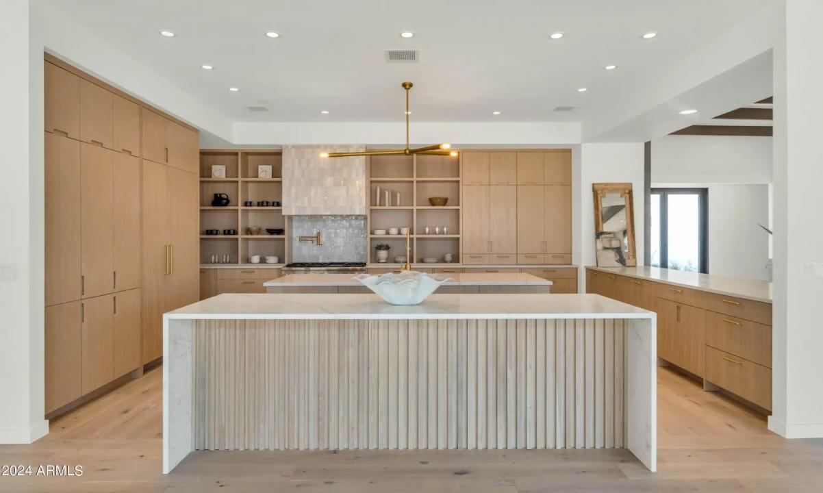 Real Estate Picture 19