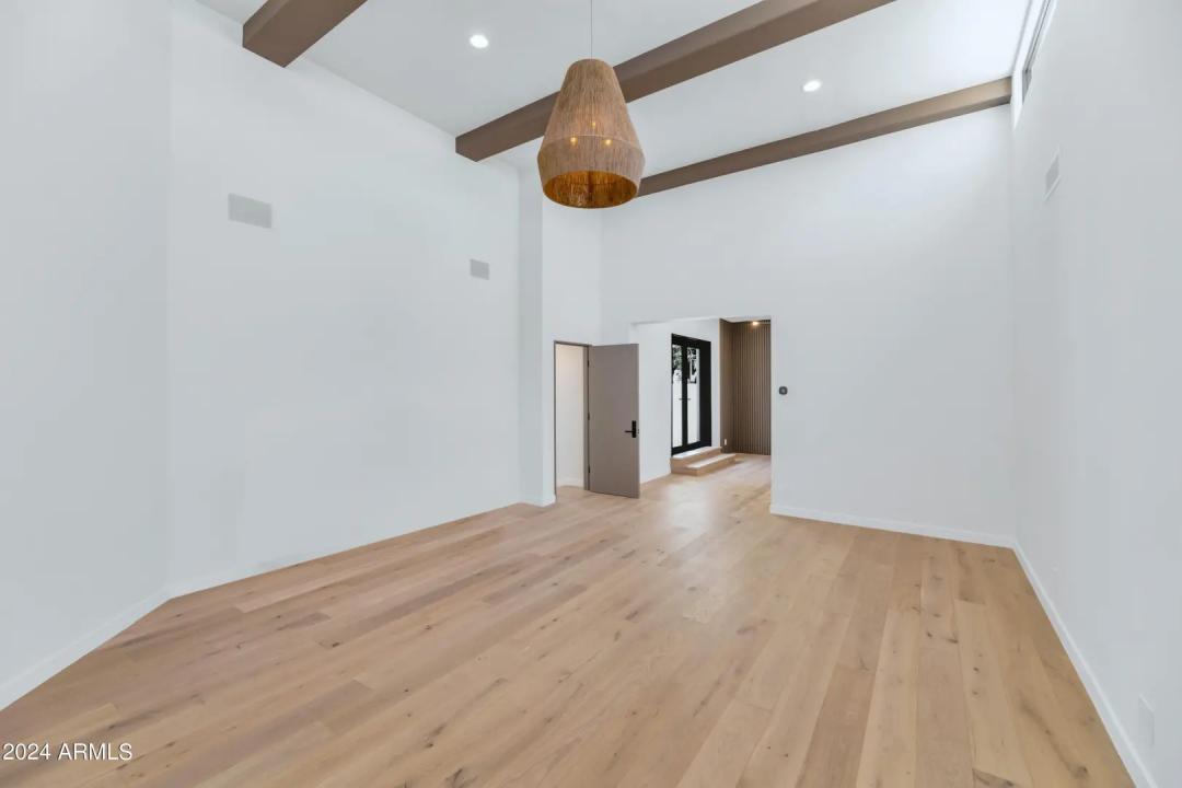 Real Estate Picture 23