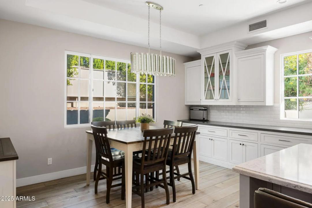 Real Estate Picture 4