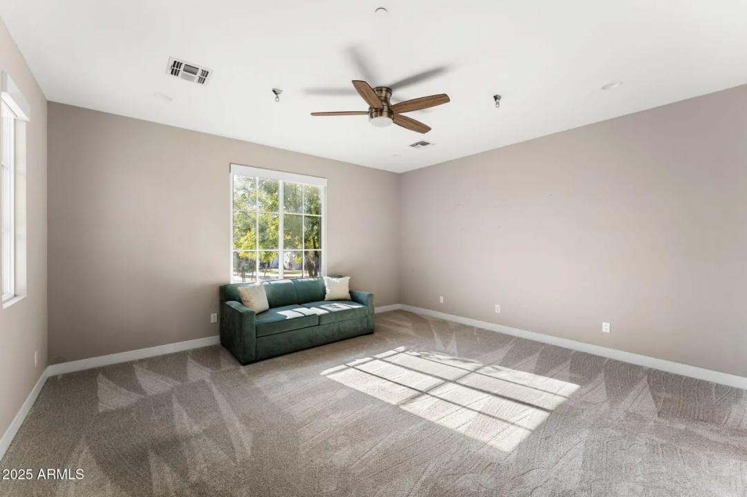 Real Estate Picture 13